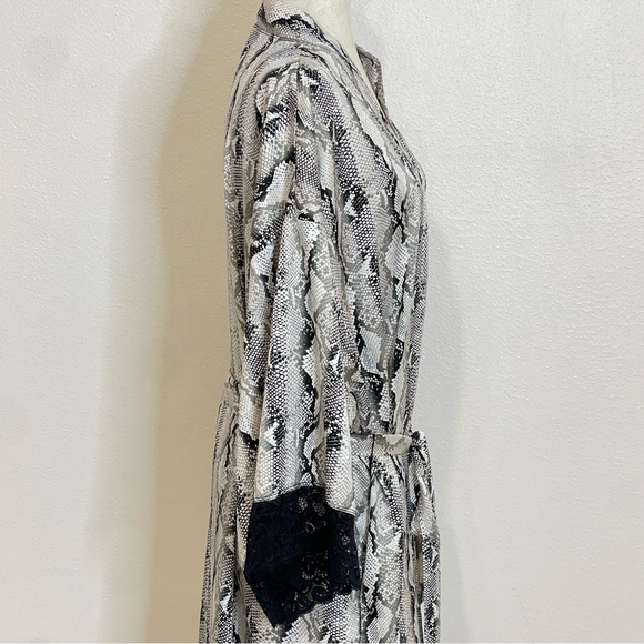 Torrid Snake Print Robe Size 2 - Picture 9 of 16